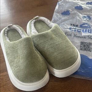 The Cloudies - Womens Green Slip-On Slippers